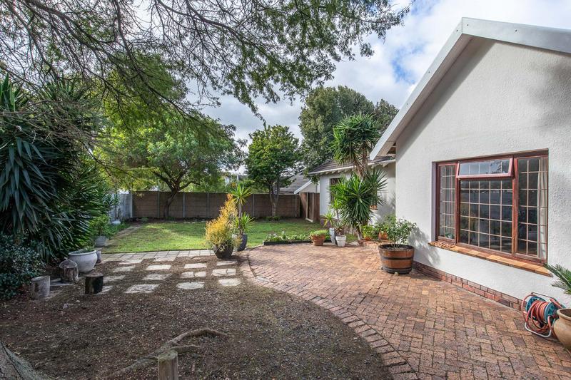 To Let 3 Bedroom Property for Rent in Meadowridge Western Cape